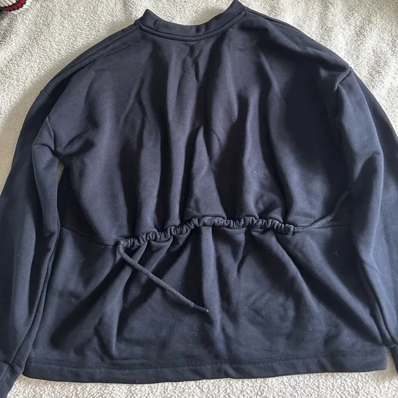 Sweaty Betty Sweatshirt with drawstring cinch in back - Picture 2 of 3